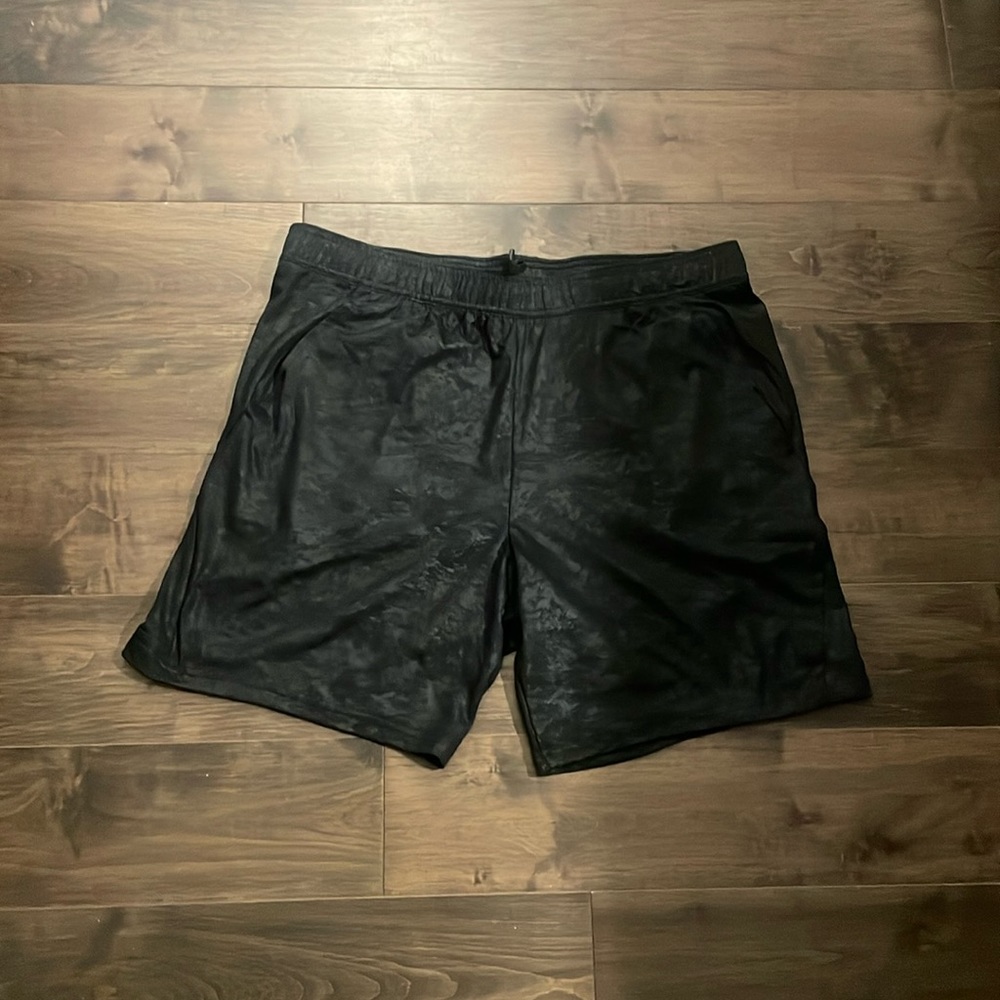 All in motion L Shorts black